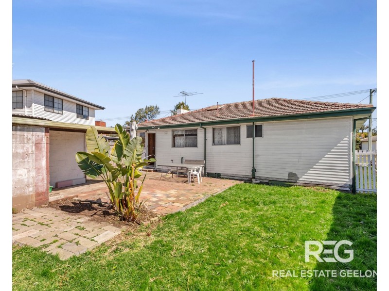 11 Carinya Avenue, Newcomb VIC 3219