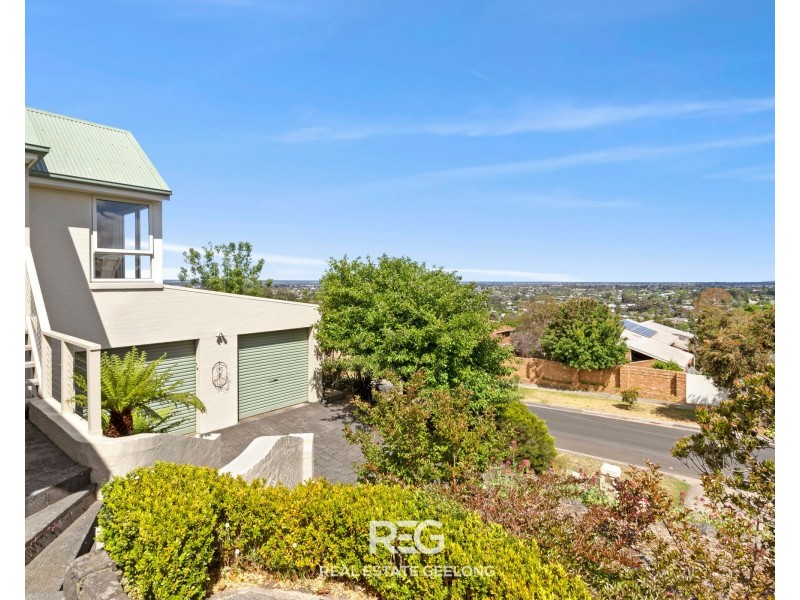 9 Lansbury Crescent, Highton VIC 3216