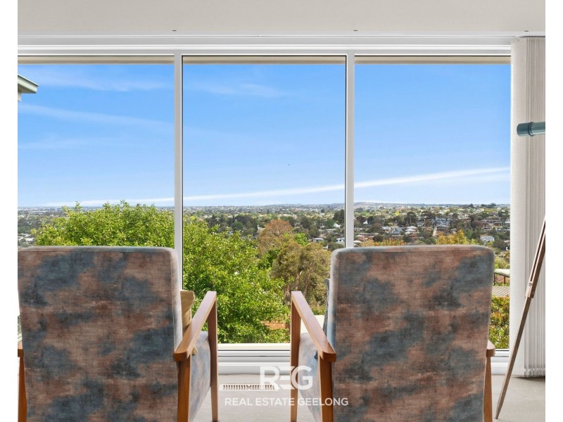 9 Lansbury Crescent, Highton VIC 3216