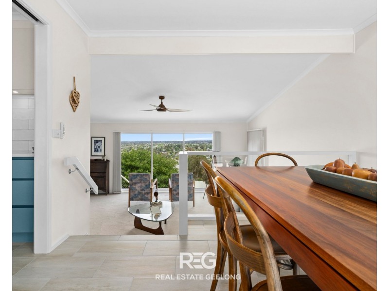 9 Lansbury Crescent, Highton VIC 3216