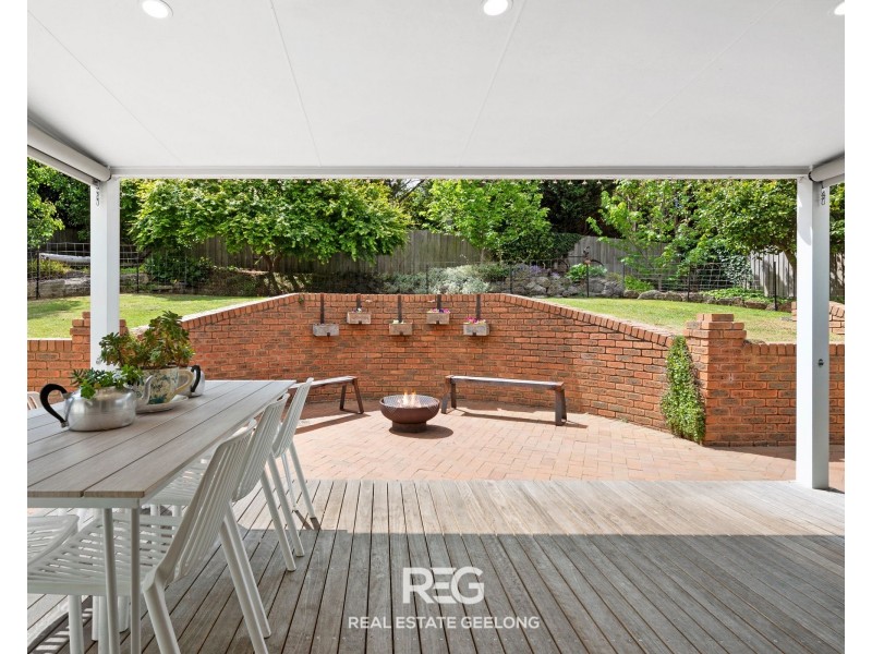 9 Lansbury Crescent, Highton VIC 3216