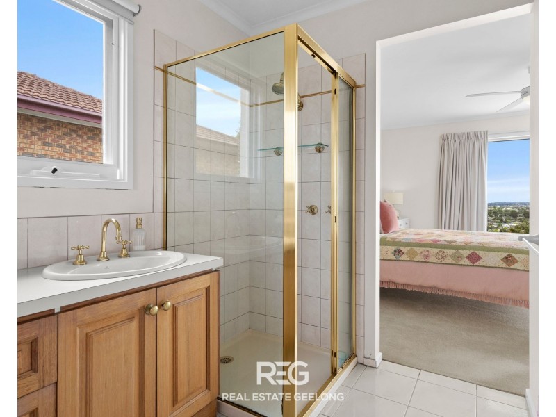 9 Lansbury Crescent, Highton VIC 3216