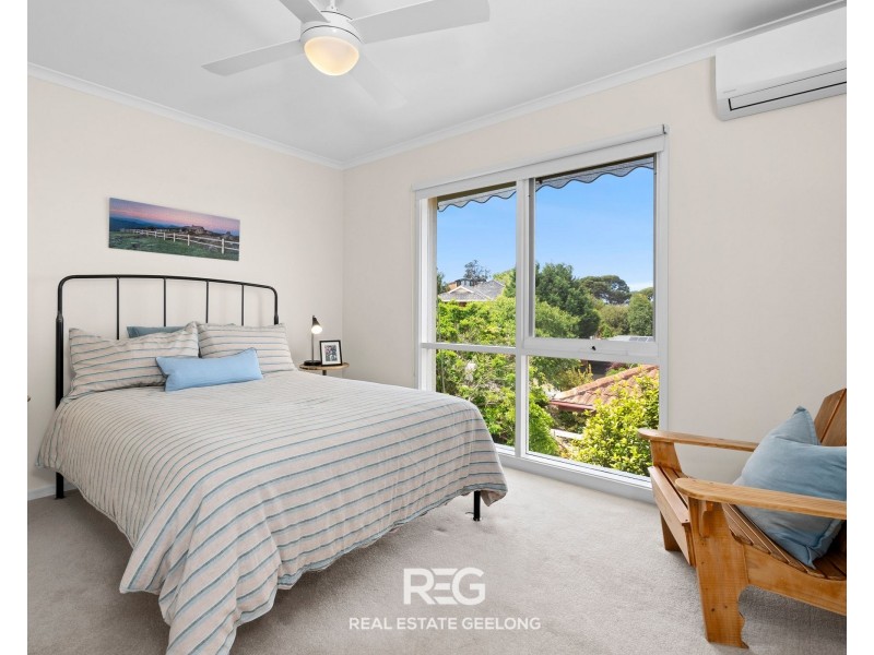 9 Lansbury Crescent, Highton VIC 3216