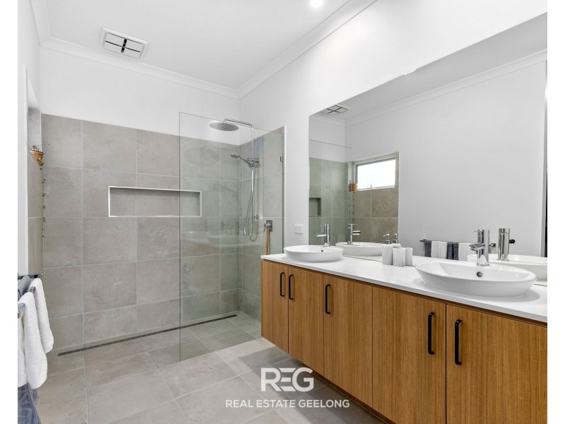 33 Harvest Court, Lethbridge VIC 3332