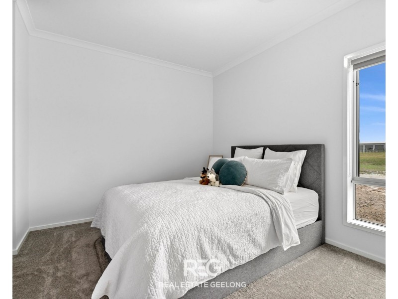 33 Harvest Court, Lethbridge VIC 3332