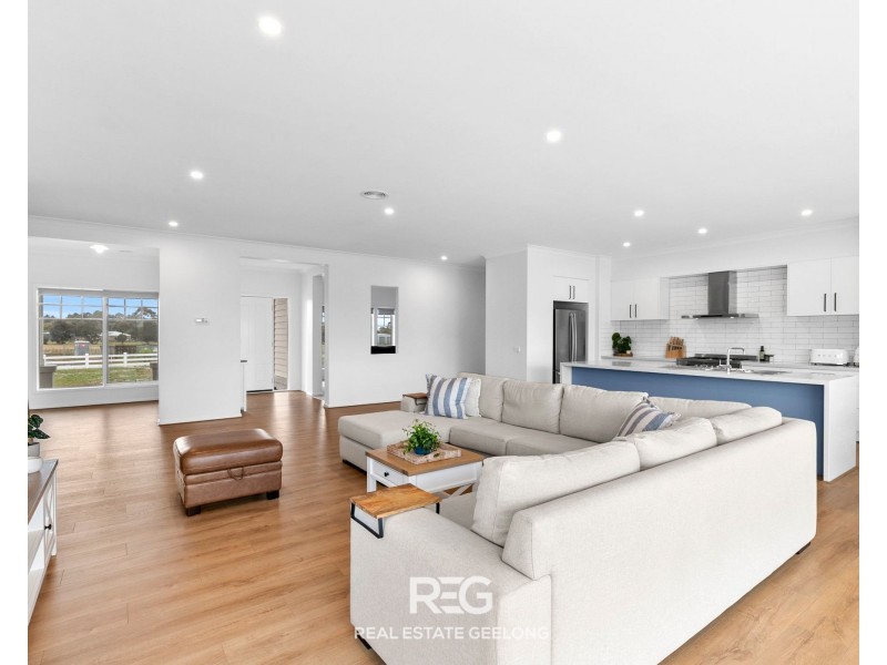 33 Harvest Court, Lethbridge VIC 3332