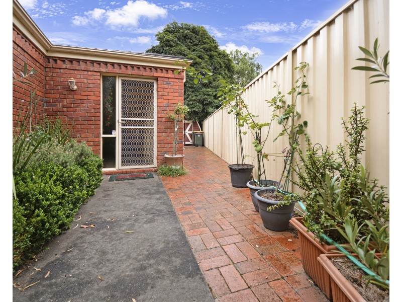 2/82 Thornhill Road, Highton VIC 3216
