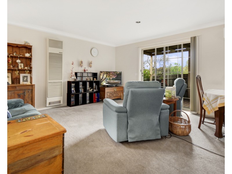 2/82 Thornhill Road, Highton VIC 3216