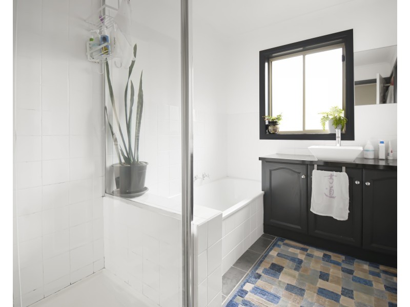 2/82 Thornhill Road, Highton VIC 3216