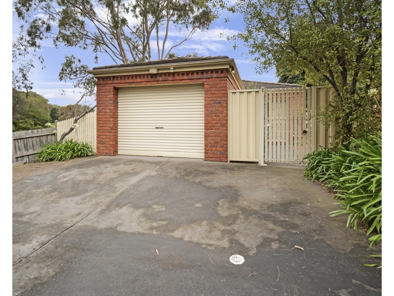 2/82 Thornhill Road, Highton VIC 3216