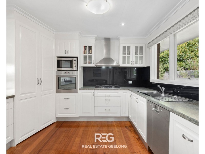 2 Teasdale Court, Highton VIC 3216