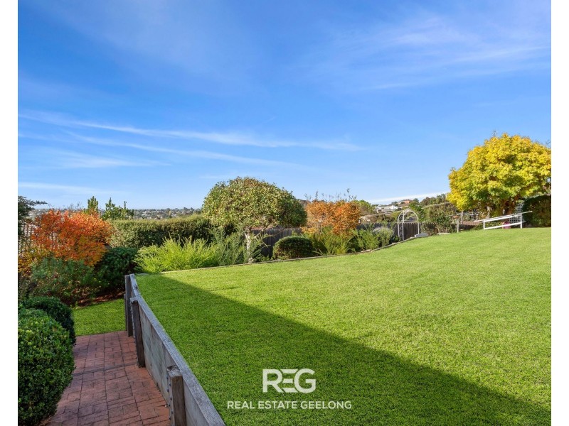 2 Teasdale Court, Highton VIC 3216
