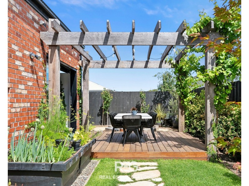 2 Gallant Road, St Leonards VIC 3223