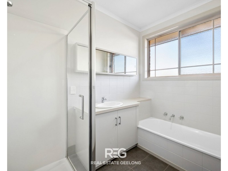 2/30 Burdoo Drive, Grovedale VIC 3216