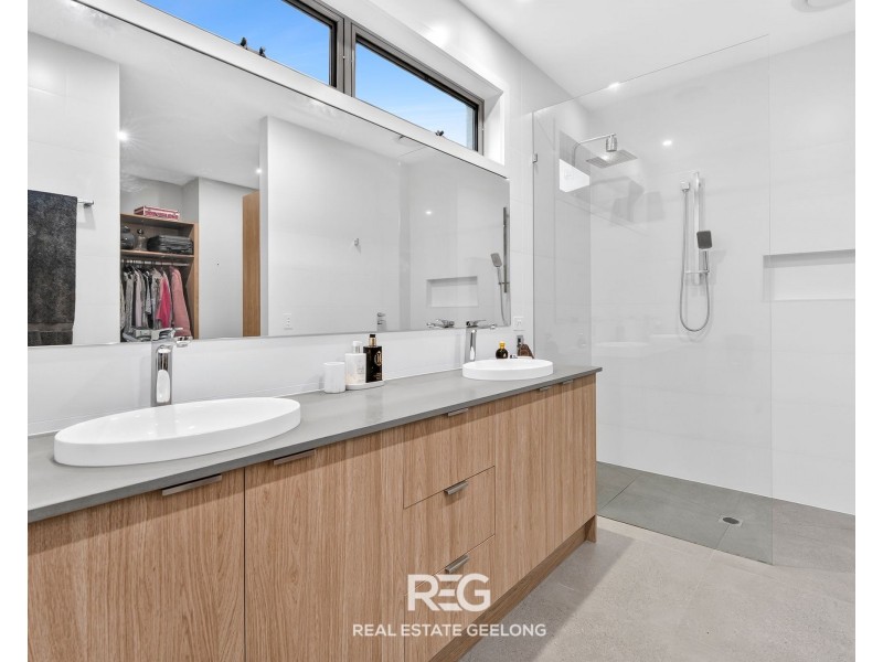 40 Samphire Drive, Connewarre VIC 3227