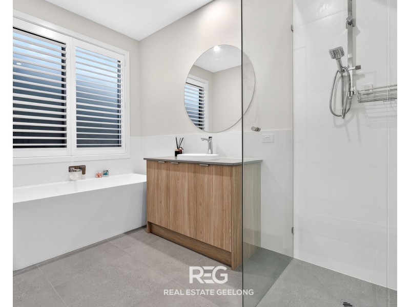 40 Samphire Drive, Connewarre VIC 3227