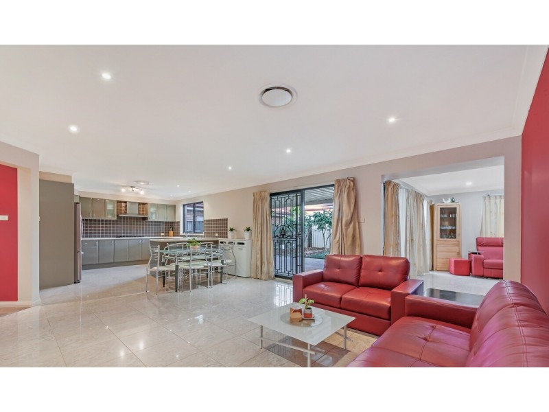 21 Ashtead Pde, Stanhope Gardens NSW 2768