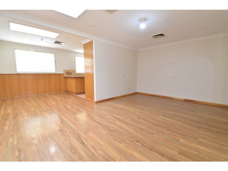 58 Tallagandra Drive, Quakers Hill NSW 2763