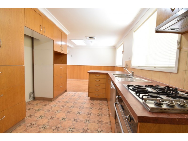 58 Tallagandra Drive, Quakers Hill NSW 2763