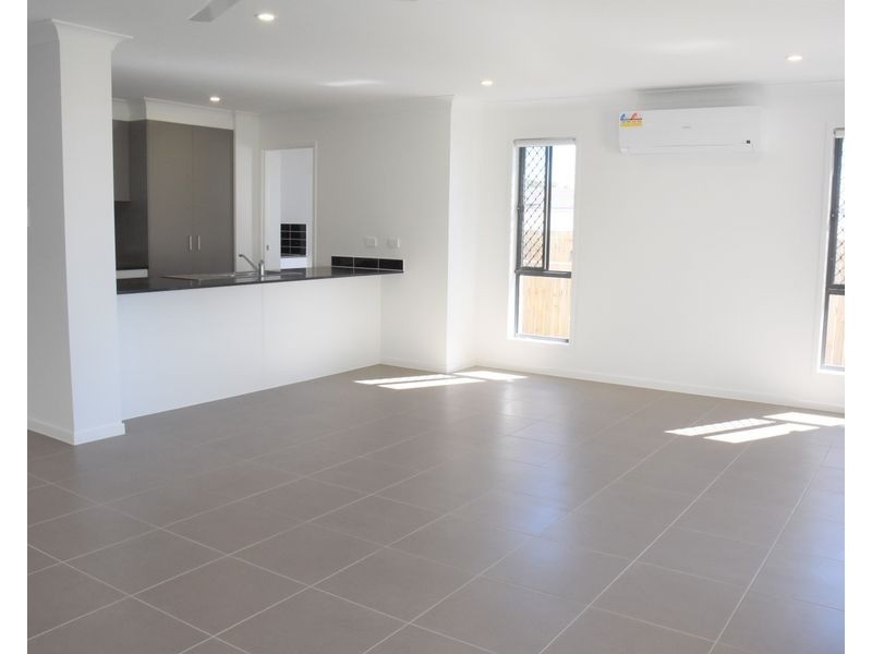 8 Sawyer Street, Spring Mountain QLD 4124