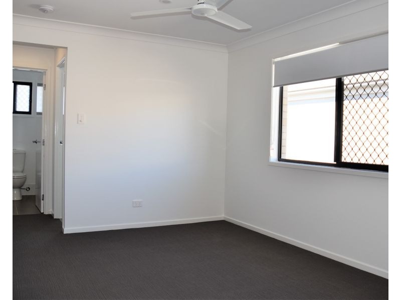 8 Sawyer Street, Spring Mountain QLD 4124
