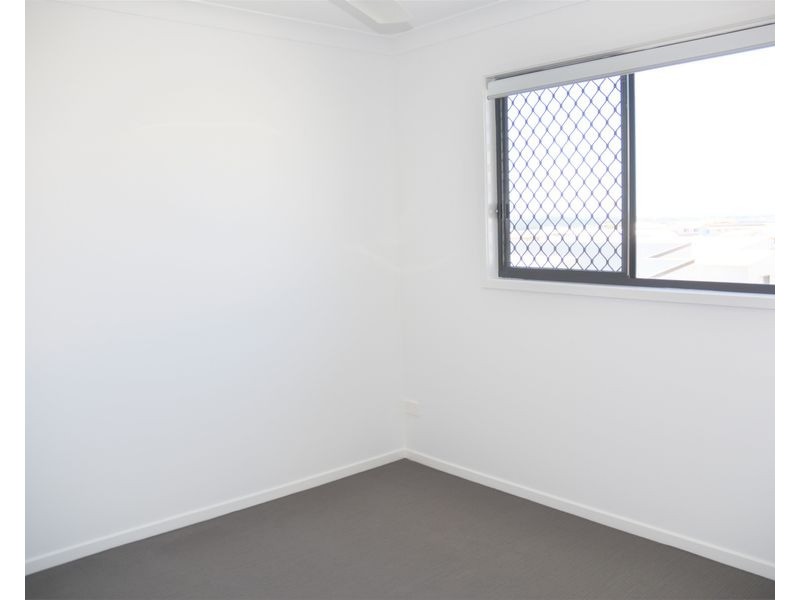 8 Sawyer Street, Spring Mountain QLD 4124