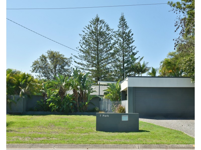 7 PARK AVENUE, Broadbeach Waters QLD 4218
