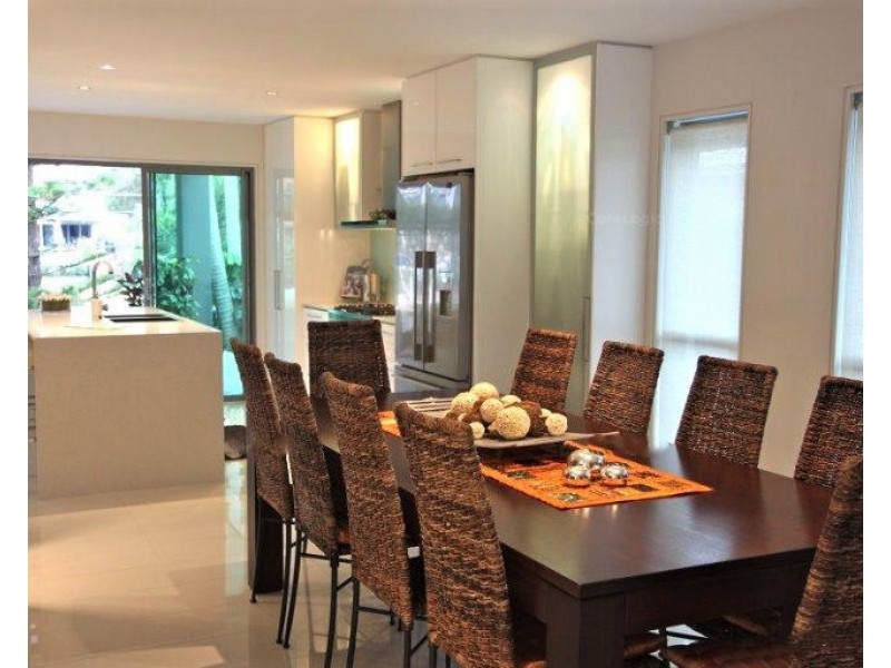 7 PARK AVENUE, Broadbeach Waters QLD 4218