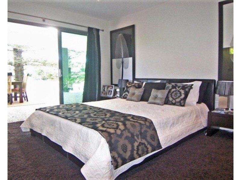 7 PARK AVENUE, Broadbeach Waters QLD 4218