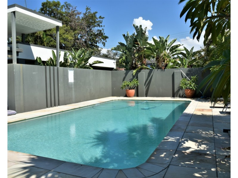 7 PARK AVENUE, Broadbeach Waters QLD 4218