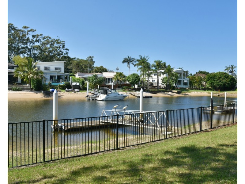 7 PARK AVENUE, Broadbeach Waters QLD 4218