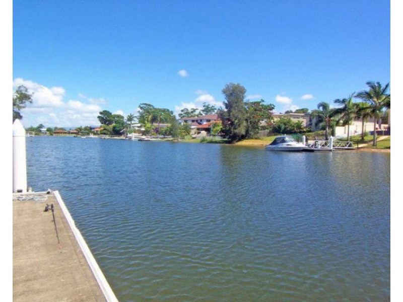 7 PARK AVENUE, Broadbeach Waters QLD 4218