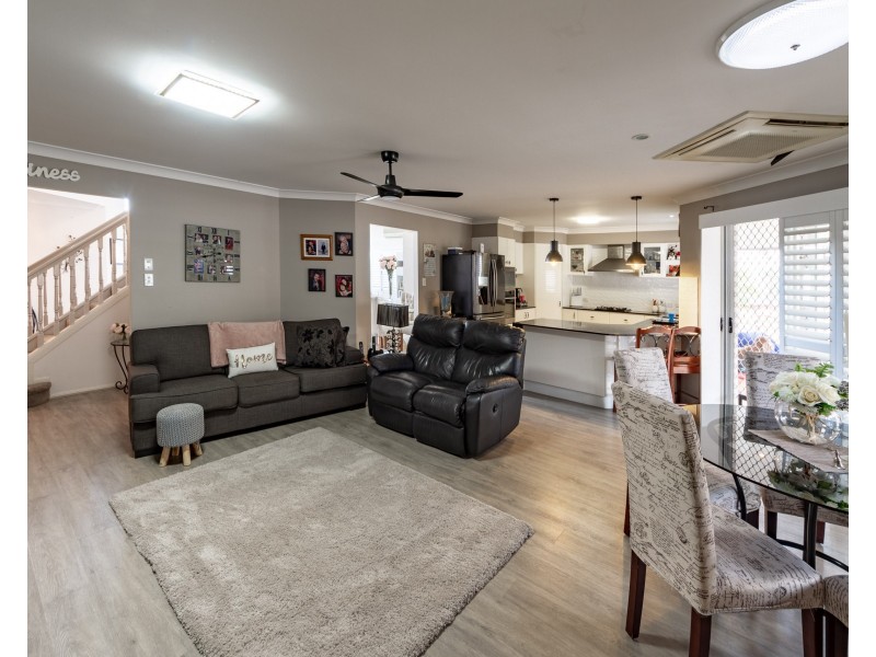 22 CHESTNUT DRIVE, Flinders View QLD 4305