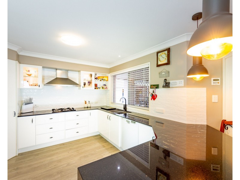 22 CHESTNUT DRIVE, Flinders View QLD 4305
