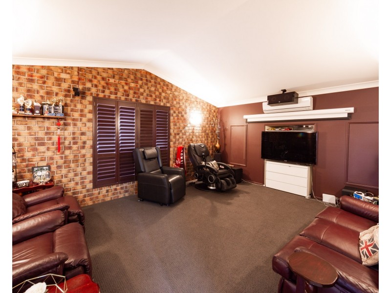 22 CHESTNUT DRIVE, Flinders View QLD 4305