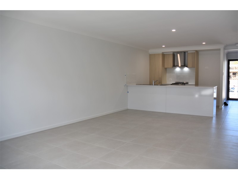 8 LIMMEN CRESCENT, South Ripley QLD 4306