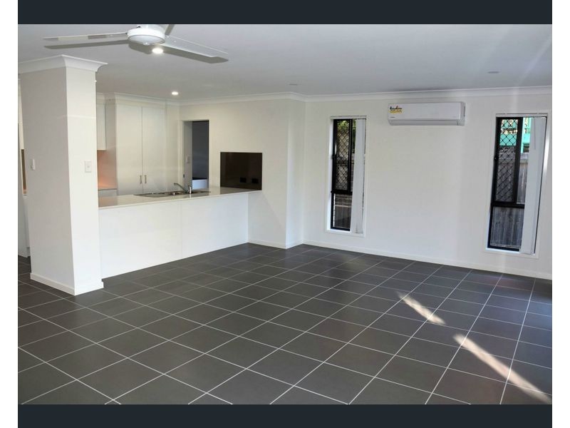 18a CURRAWONG DRIVE, Birkdale QLD 4159