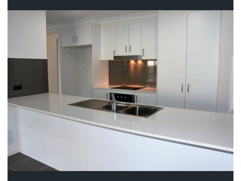 18a CURRAWONG DRIVE, Birkdale QLD 4159