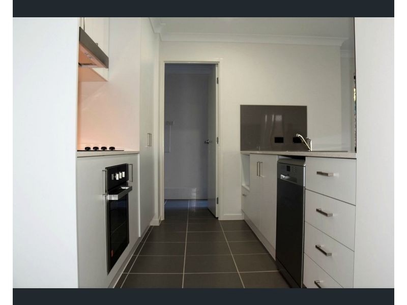 18a CURRAWONG DRIVE, Birkdale QLD 4159