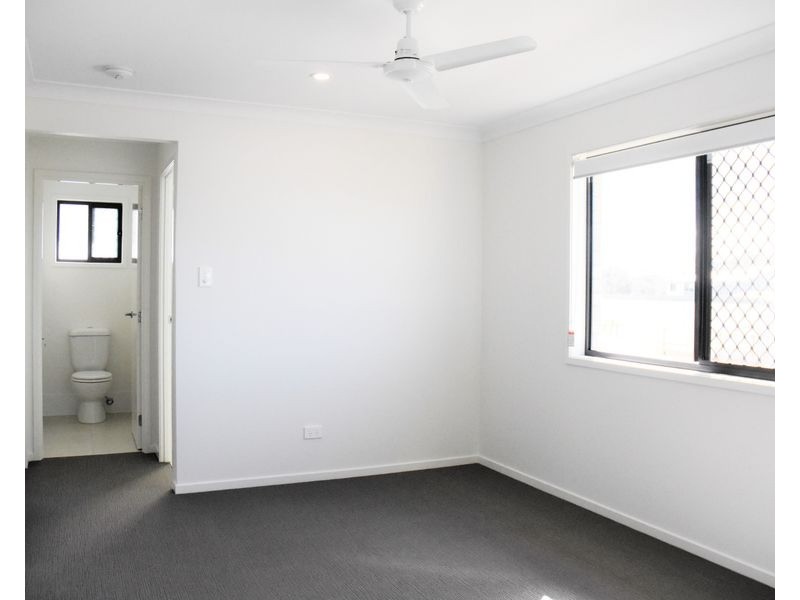 18a CURRAWONG DRIVE, Birkdale QLD 4159