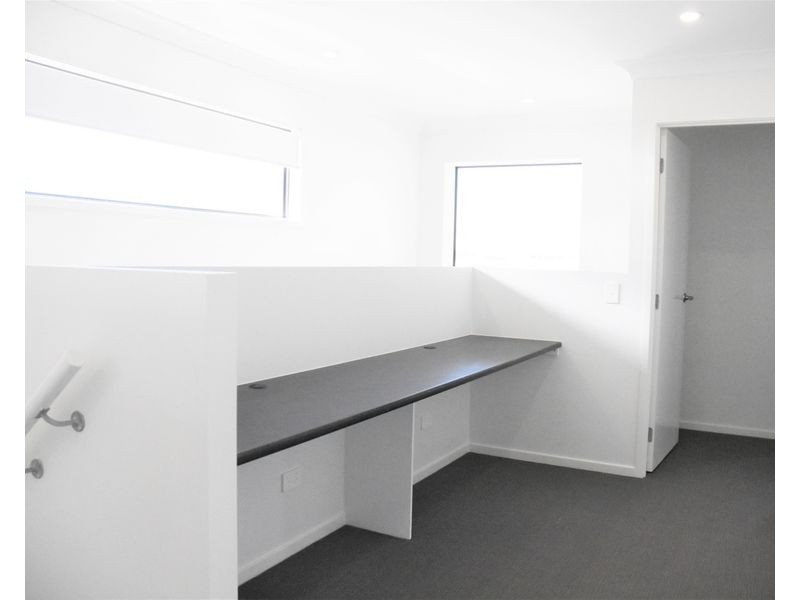 18a CURRAWONG DRIVE, Birkdale QLD 4159