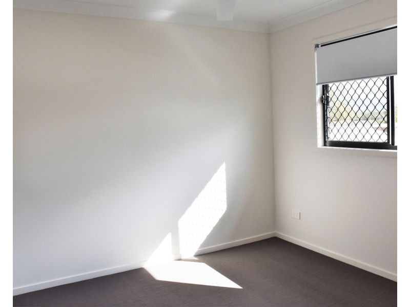 18a CURRAWONG DRIVE, Birkdale QLD 4159