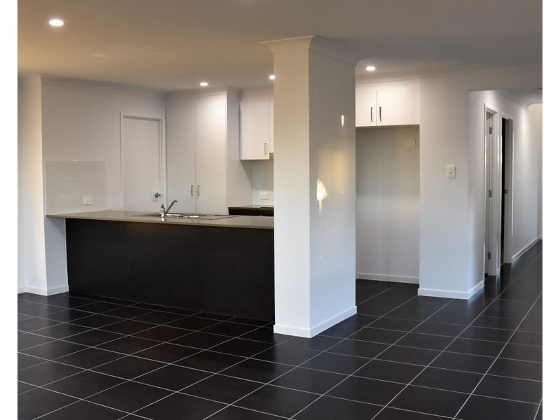 33 Crest Street, Narangba QLD 4504