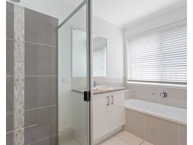 5 Headland Drive, Birtinya QLD 4575