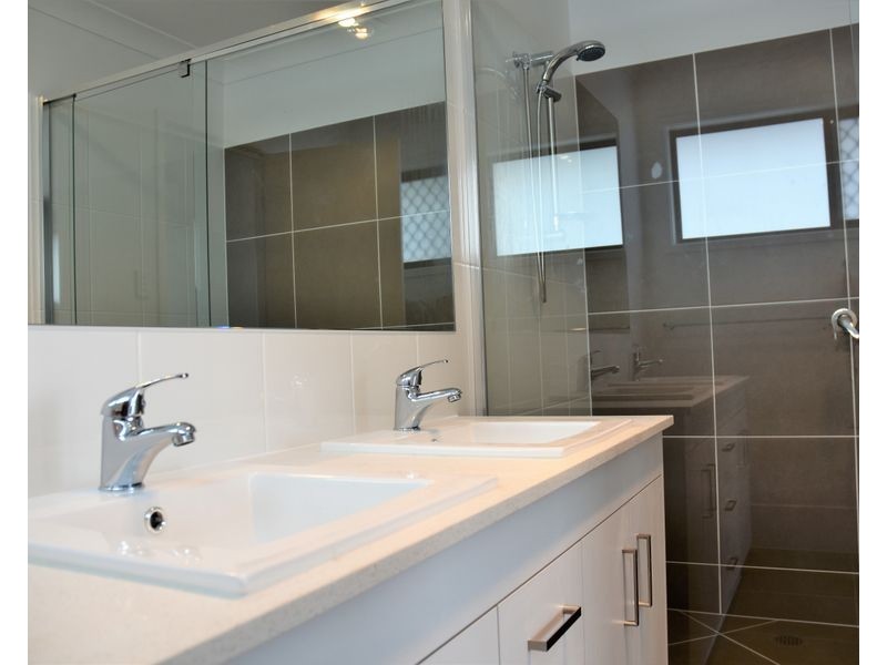 42 Crest Street, Narangba QLD 4504