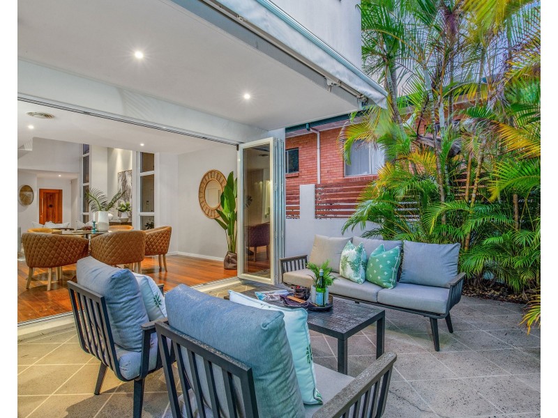1/17 Sunset Boulevard, Surfers Paradise QLD 4217
