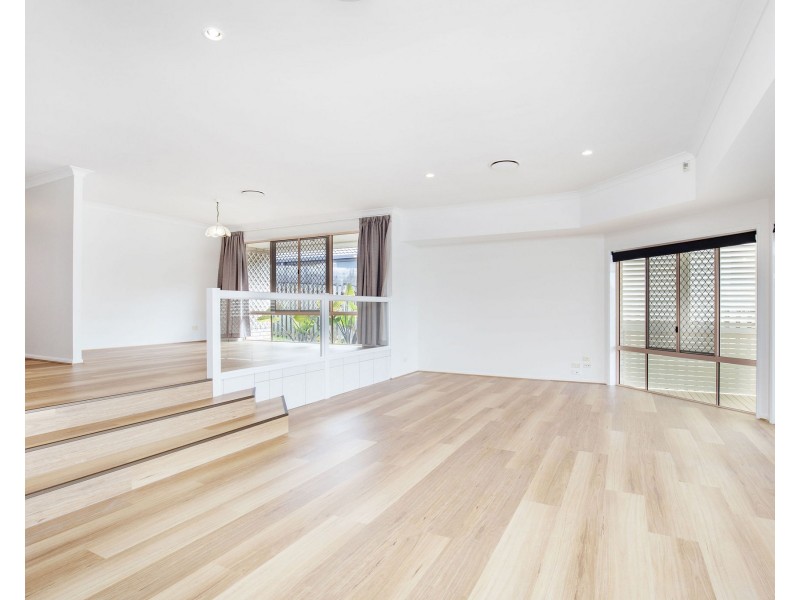 15 Tullamarine Drive, Robina QLD 4226