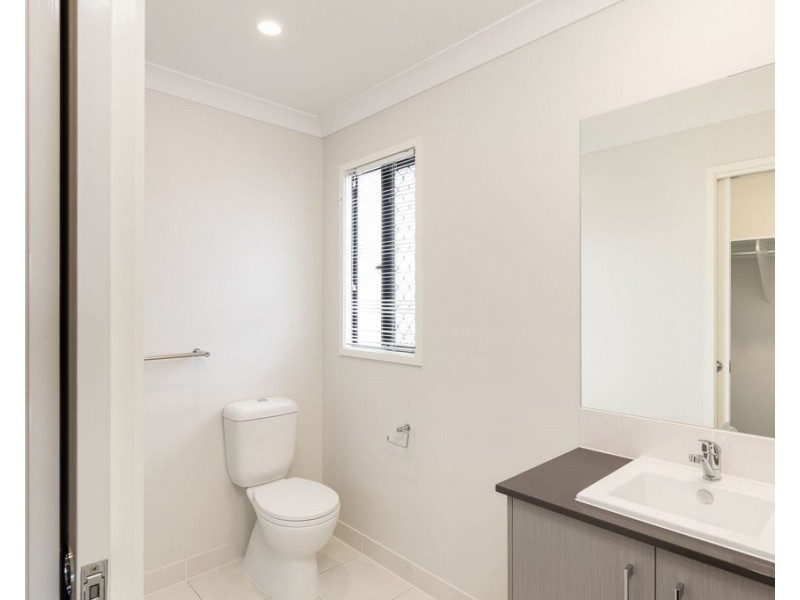 24/8 Highlands Street, Yarrabilba QLD 4207
