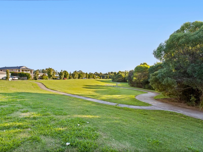 81 Bankswood Drive, Redland Bay QLD 4165