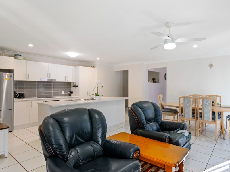 81 Bankswood Drive, Redland Bay QLD 4165